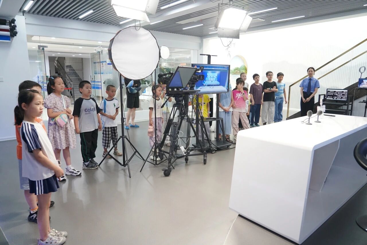 法治夏令营活动.jpg