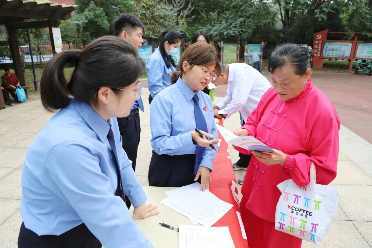 “敬老月”普法宣传活动3.jpg