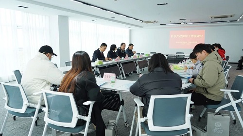 展开座谈.jpg
