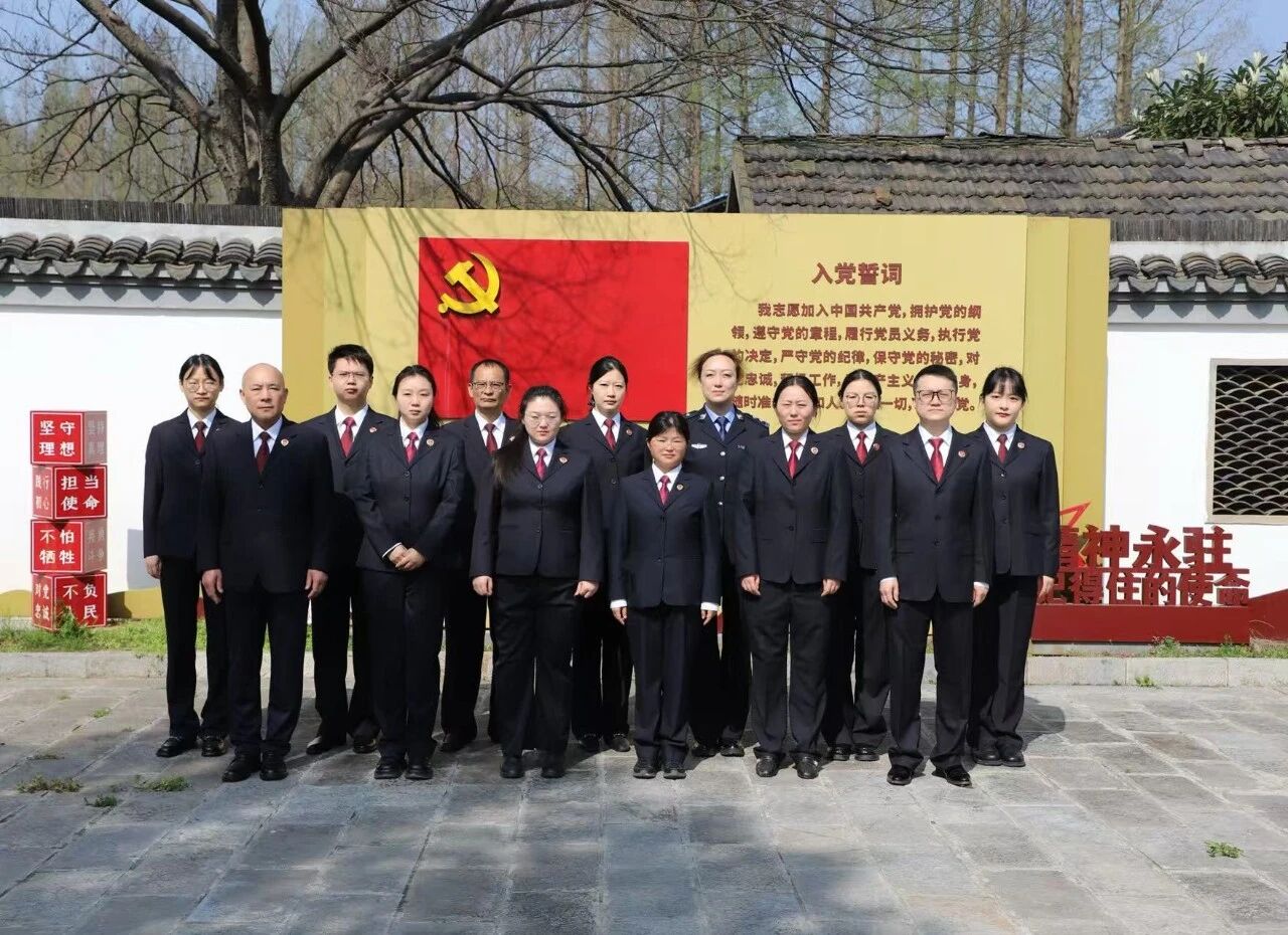 开展红色参观学习.jpg
